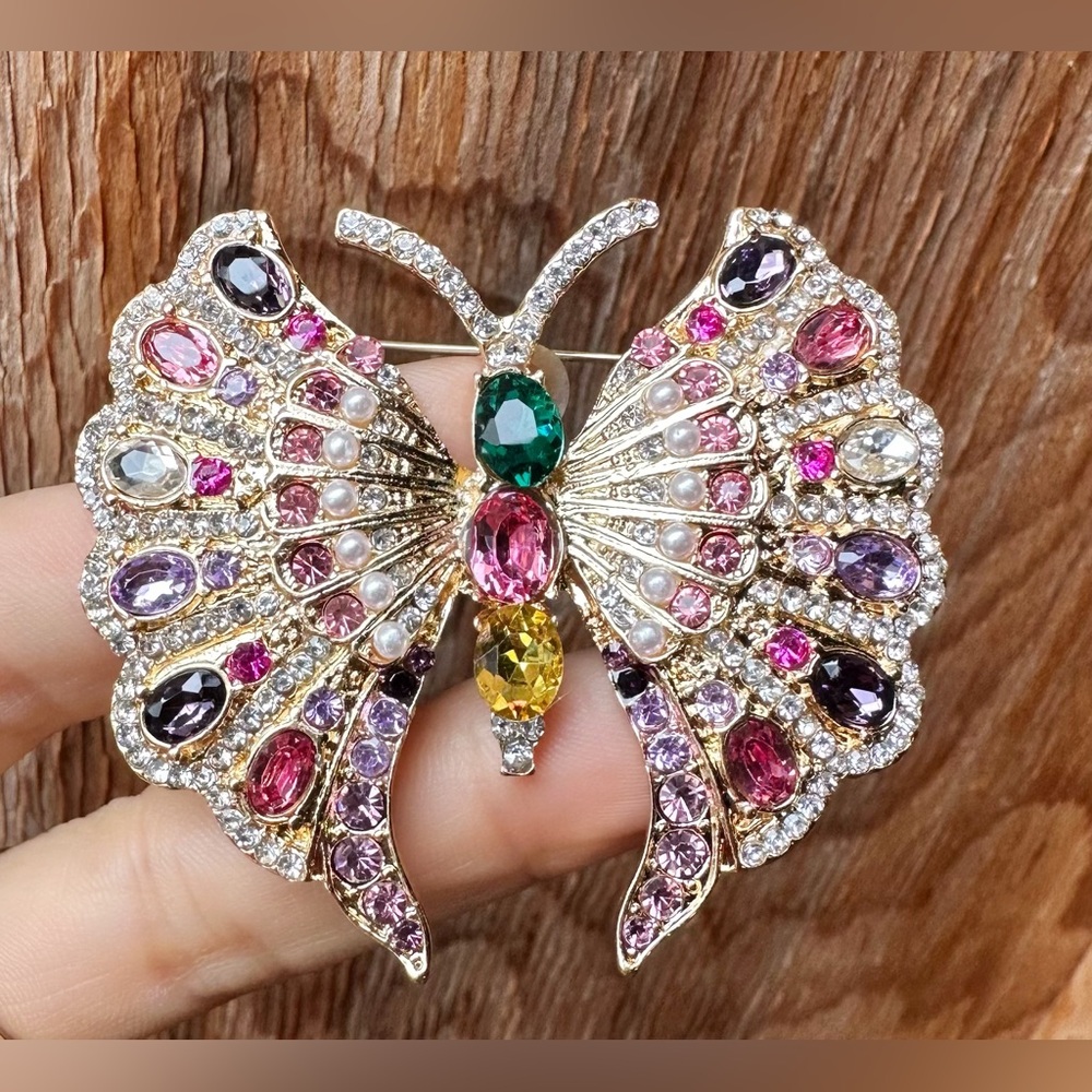 New Rhinestone Butterfly Brooch - Picture 5 of 7